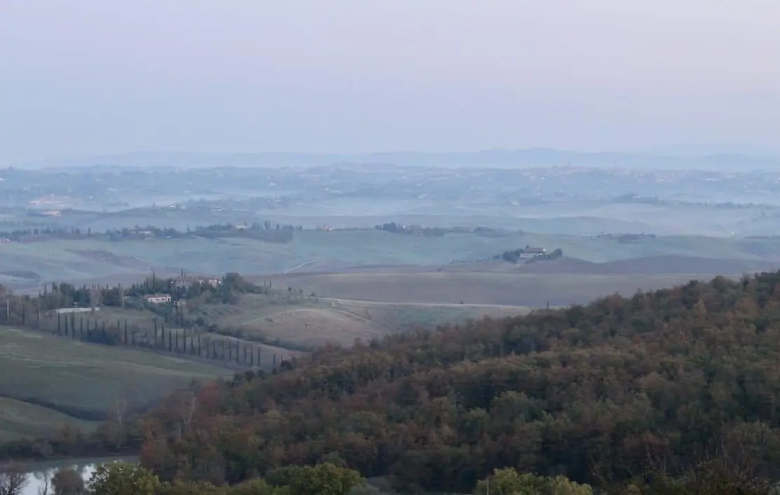 Colline senesi nella foschia